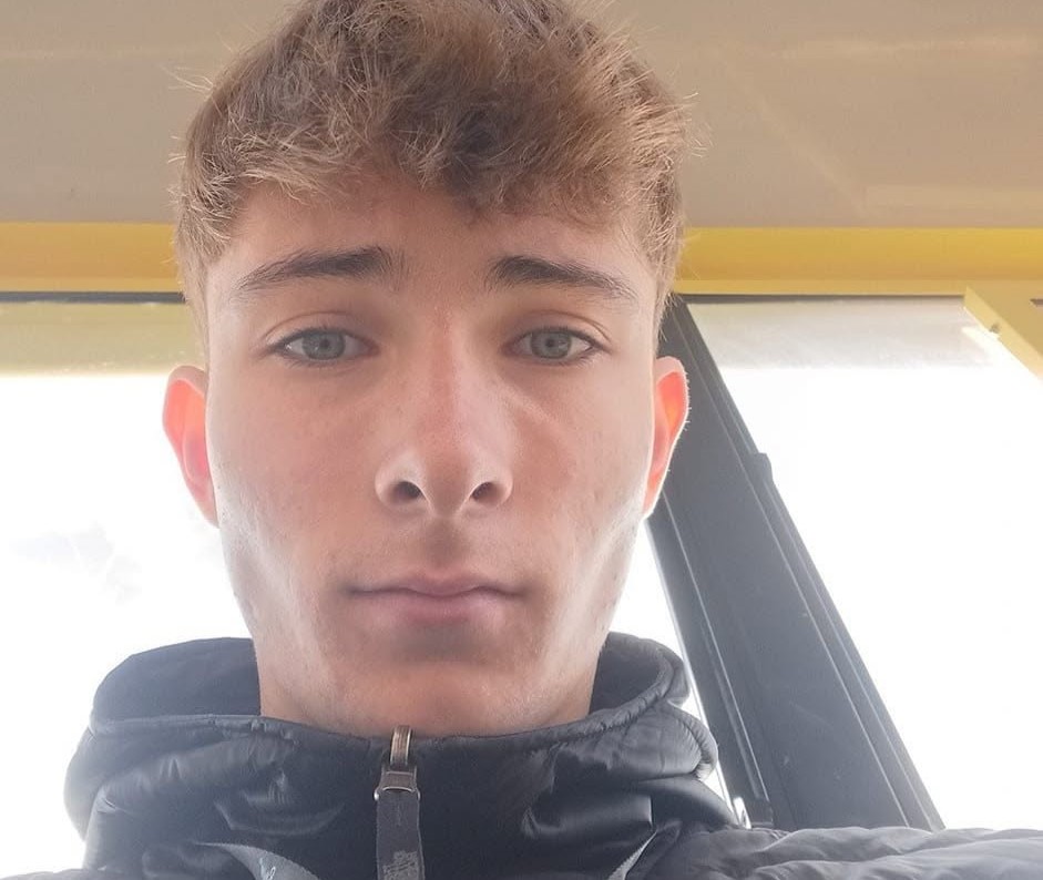 A teen who battered his girlfriend with a golf club, threw bleach at her and burned a memorial to her late nan has avoided jail - receiving a suspended sentence at Liverpool Crown Court.