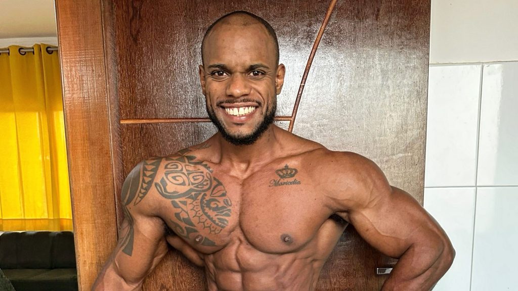 Bodybuilding influencer Mailson Araujo dies suddenly aged 35 after collapsing at home just after a workout - the Men's Physique athlete was days from a major competition in Brazil.
