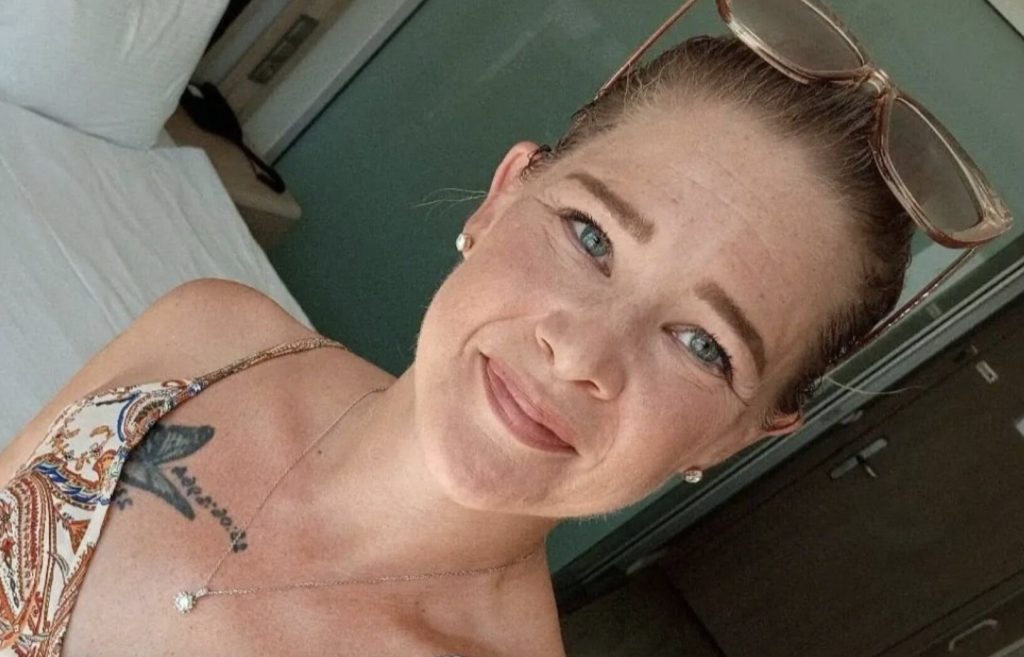 A mum-of-four who died after being hit by a lorry in Dover saved four strangers' lives through organ donation - now her sister is fundraising for her funeral.