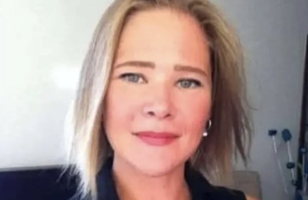 A mum-of-four who died after being hit by a lorry in Dover saved four strangers' lives through organ donation - now her sister is fundraising for her funeral.