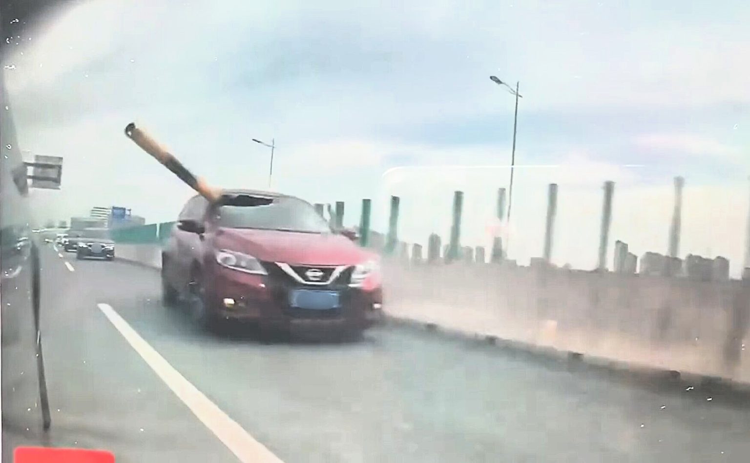 Lorry driver ignores 2.5m height restriction in Suzhou China sending steel bar flying into Nissan windscreen in terrifying viral dashcam video