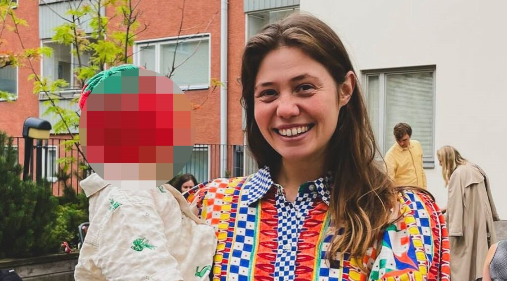 A food influencer has been left devastated after her daughter, born prematurely at just 22 weeks, died shortly after birth - she got to hold her for a brief moment.