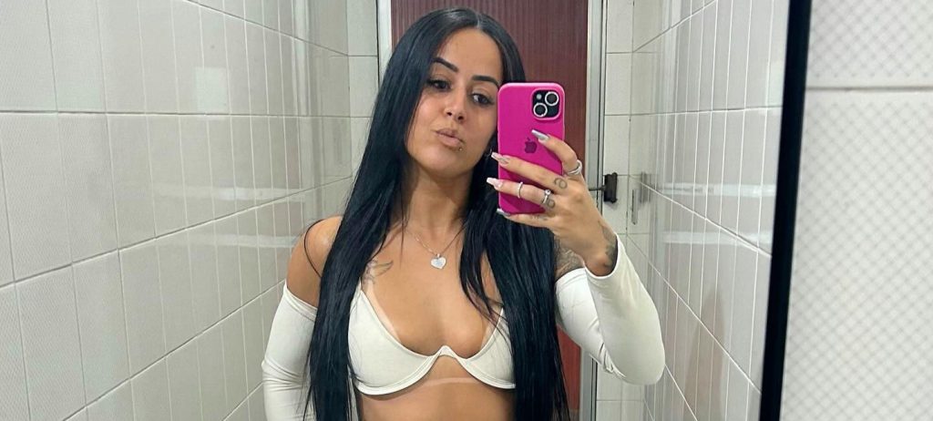 Influencer Thaís Moura, 31, died in a motorbike crash hours after posting an eerie message reading "today someone is going to cry" - she leaves behind two young children.