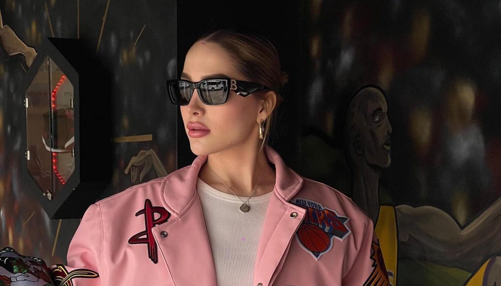 An influencer with over 90,000 followers has died on the operating table while undergoing a cosmetic procedure in Mexico - the 30-year-old leaves behind a daughter.