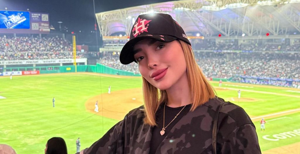An influencer with over 90,000 followers has died on the operating table while undergoing a cosmetic procedure in Mexico - the 30-year-old leaves behind a daughter.