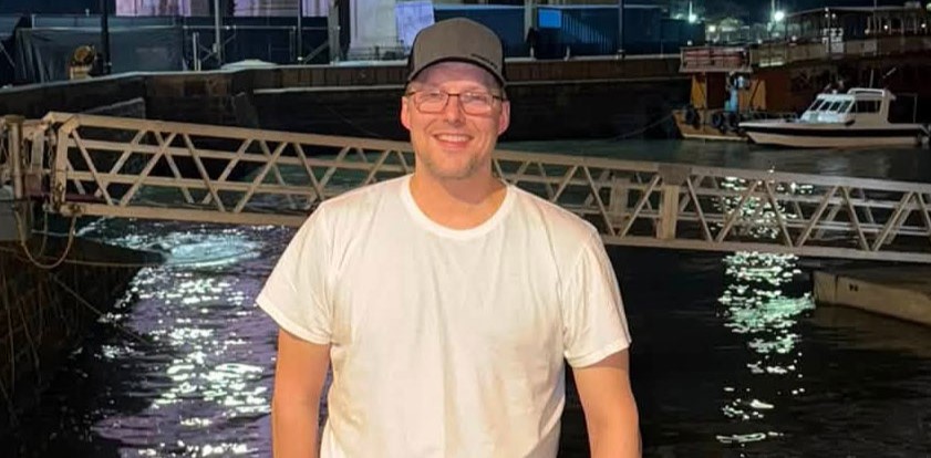 Andrew Wasil, 39, has died four months after a strep infection turned septic at his brother's wedding in Mumbai, leading to both legs being amputated in a bid to save his life.