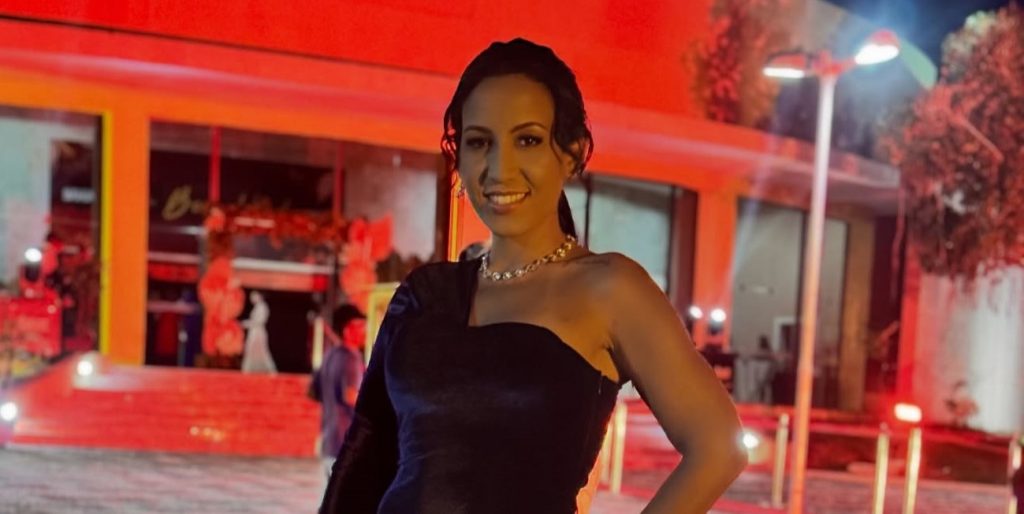 A mum-of-two gym owner has died after a balcony collapsed during a birthday party in Brazil, plunging her around four metres and leaving her in cardiac arrest.