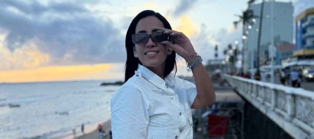 A mum-of-two gym owner has died after a balcony collapsed during a birthday party in Brazil, plunging her around four metres and leaving her in cardiac arrest.