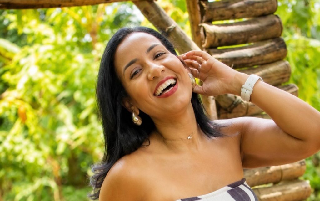A mum-of-two gym owner has died after a balcony collapsed during a birthday party in Brazil, plunging her around four metres and leaving her in cardiac arrest.