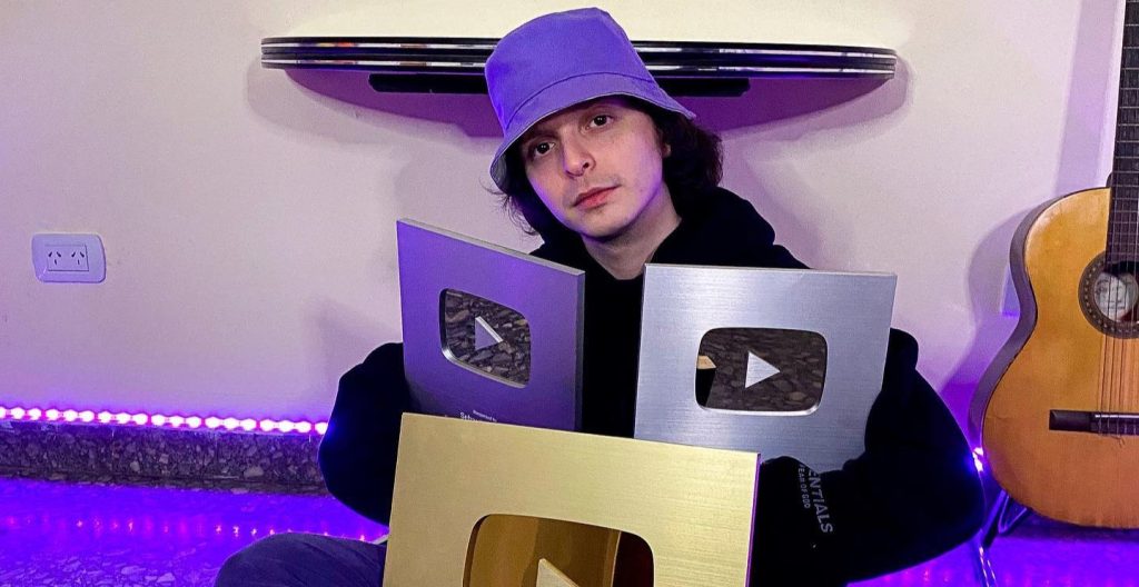 Streamer Sebastián Funes, known as Chatterbox, and his father killed in a multi-vehicle crash while driving home from his grandmother's funeral in Argentina.