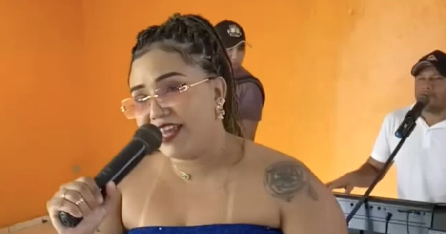 Singer Jessica Costa killed in a horror car crash while travelling to perform a gig in Brazil - one other person also died in the tragedy as fans pay tribute.