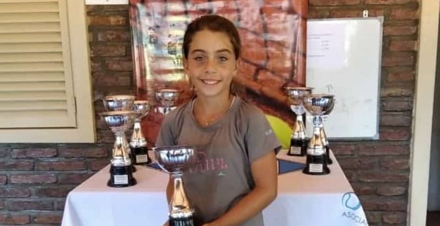 Teen tennis prodigy Luisana Schönberger, 4th in Argentina's under-10s, has died in a car crash while celebrating the nation's World Cup win over Switzerland.