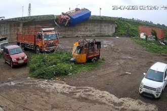 Truck driver dies after vehicle plunges 15 metres off Nashik-Shirdi flyover in Sinnar taluka India police investigate cause of crash on Musalgaon bypass