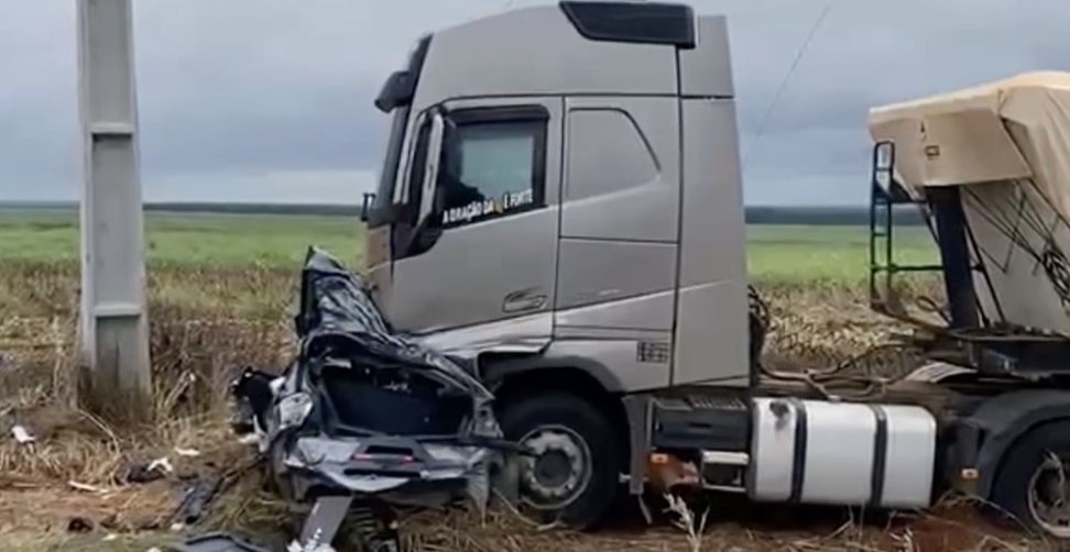 Three Brazilian DJs, all aged 22, have died in a horror crash after their VW Polo lost control on a rain-soaked highway and hit a lorry head-on.