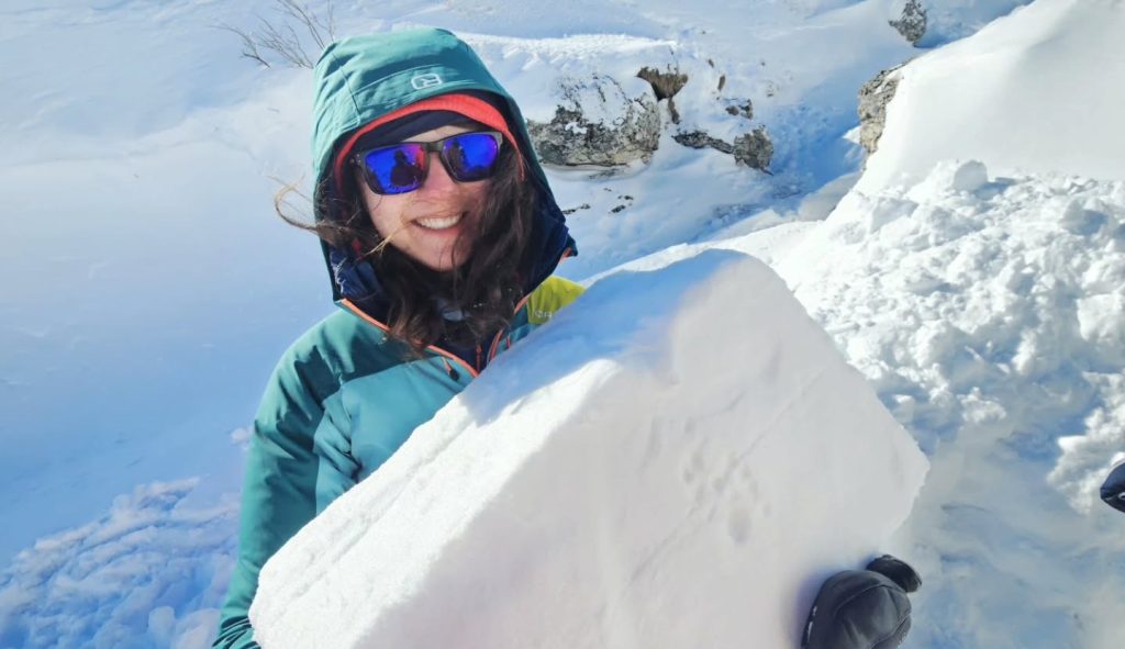 Experienced climber and dentist Antonia Mihailescu, 36, plunges 40 feet to her death in Romania's Bucegi Mountains after a safety anchor gave way, sending four climbers falling.