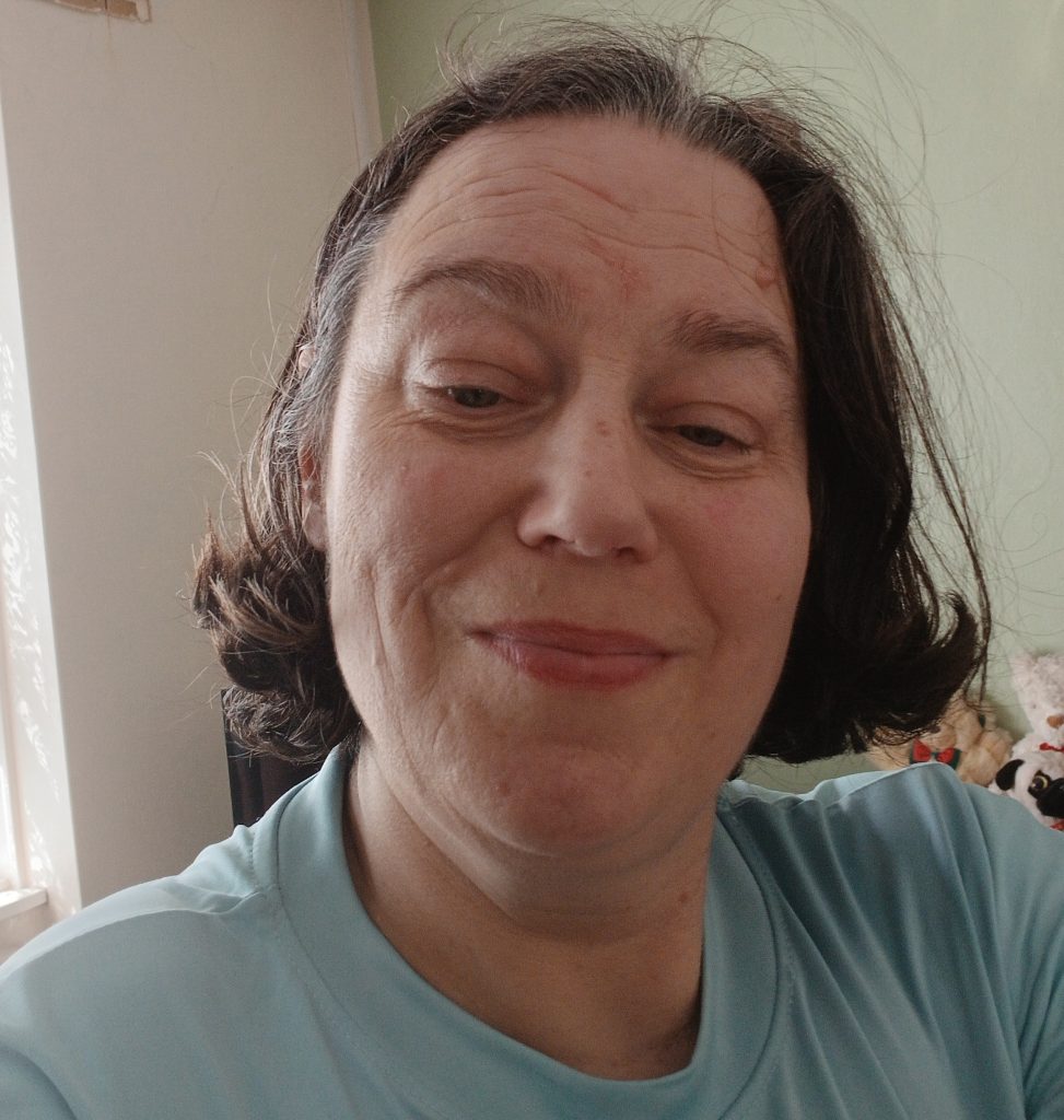 Woman left £1,000 out of pocket after falling for a scammer posing as singer Teddy Swims, who convinced her to send cash via prepaid gift cards.