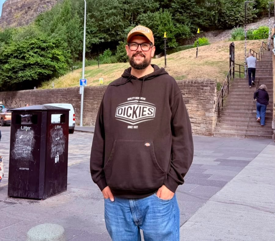 Dad who wore size 6XL and hit 27st says he added an extra decade to his life after losing over 10 stone with a football-themed weight loss club - swapping takeaways for the pitch.