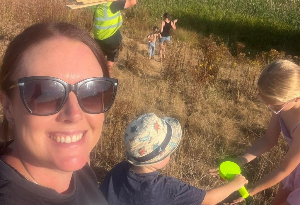 Heroic Brits have formed a human chain to save hundreds of fish from a rapidly drying Exeter pond, while slamming the local government for its lack of action.