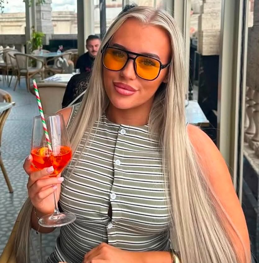'Sunbed addict' diagnosed with melanoma at 22 after ignoring doctors who told her not to remove a mole - she now warns tanning beds should be banned.