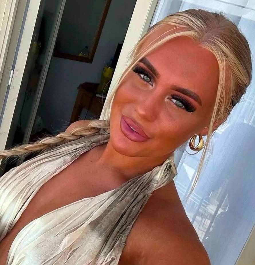 'Sunbed addict' diagnosed with melanoma at 22 after ignoring doctors who told her not to remove a mole - she now warns tanning beds should be banned.