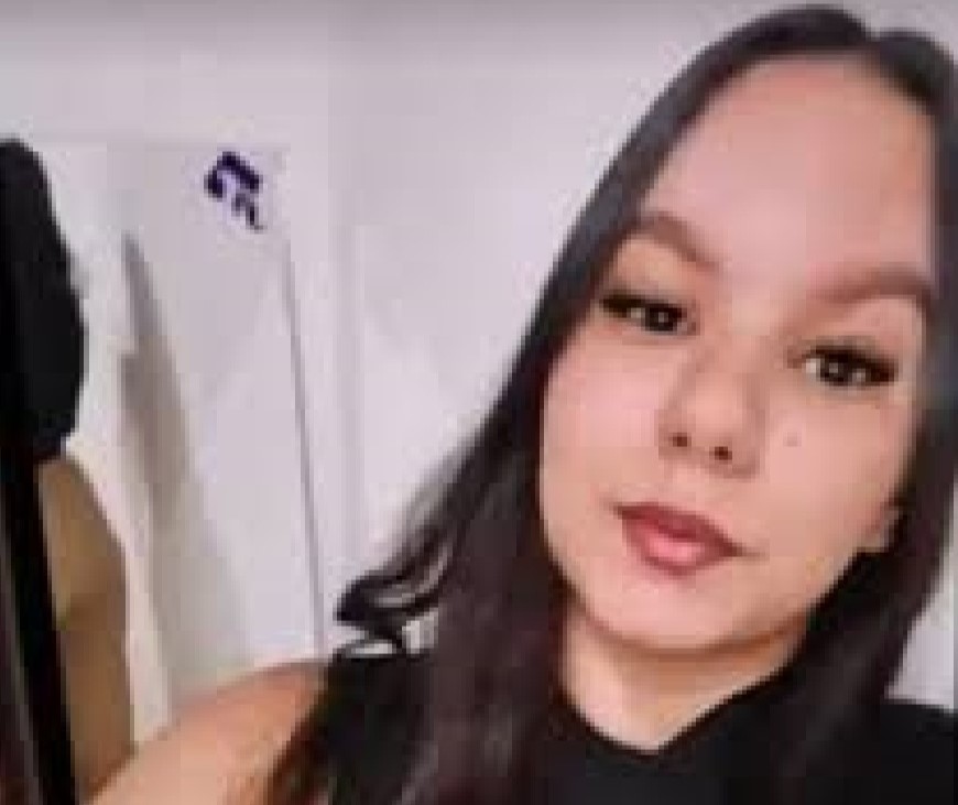 A pregnant teenager, a seven-year-old girl and eight other female passengers were killed when a speeding tourist bus overturned and hit a tree on a Brazilian highway descent.