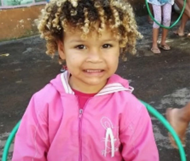 A pregnant teenager, a seven-year-old girl and eight other female passengers were killed when a speeding tourist bus overturned and hit a tree on a Brazilian highway descent.