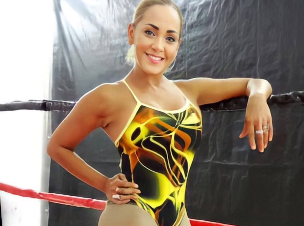 Mexican wrestler Diana La Cazadora, real name Alma Corina Gutierrez Villarreal, has died aged 48 after nearly a month battling a lung infection that required surgery.
