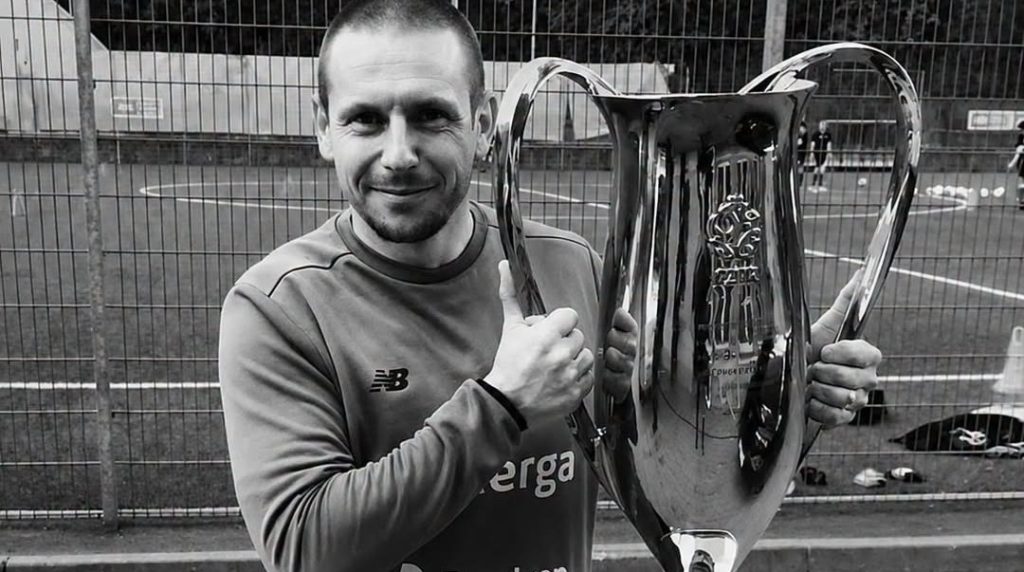 A club-legend goalkeeper, voted Lechia Gdańsk's greatest ever by fans, has died suddenly aged 43, with the Polish side retiring his number 24 shirt in tribute.