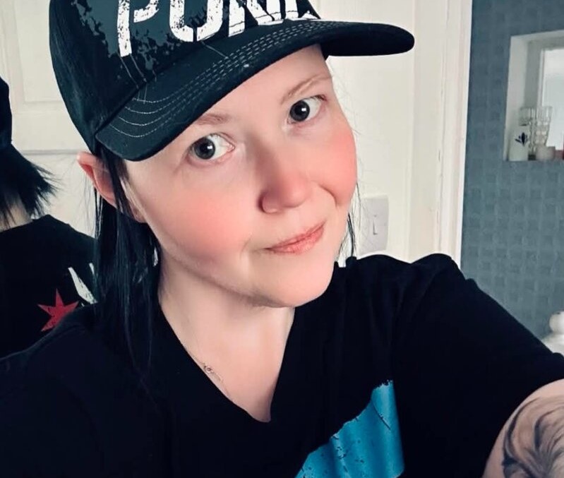 Woman who once ate 10 packets of crisps a day says she can finally fit on theme park rides after losing an incredible 17 stone through gastric bypass surgery.