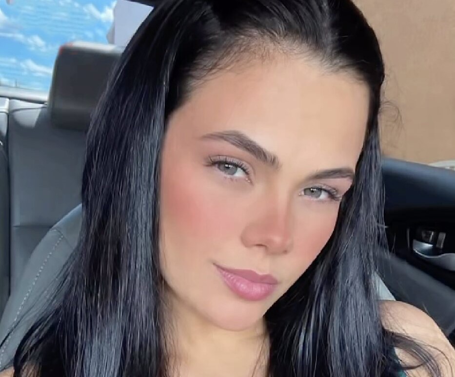 A 26-year-old rodeo festival beauty queen has died after her car smashed into a tree in Brazil - while a toddler travelling beside her was cut free from the wreckage alive.