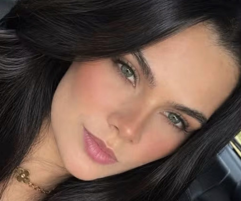 A 26-year-old rodeo festival beauty queen has died after her car smashed into a tree in Brazil - while a toddler travelling beside her was cut free from the wreckage alive.