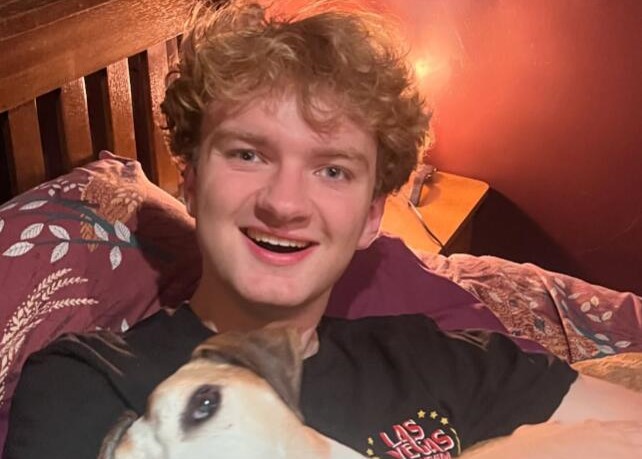 YouTube star TommyInnit has begged fans not to punch him in the face - after claiming a "drunk Irish man" attacked him in public, leaving his eye red.