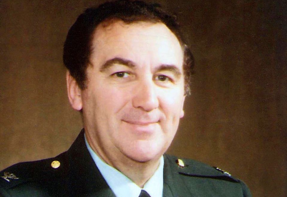 Thousands of scallop shells have been turned into poppies for 9/11's 25th anniversary - honouring a Cornish hero who led 2,500 people out of the South Tower.