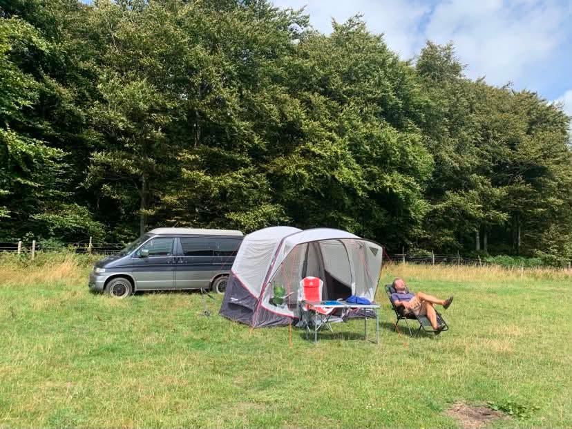 A couple in their 60s slept upright in their broken-down van for 25 hours with no food or water - then the RAC offered them just £85 for the ordeal.