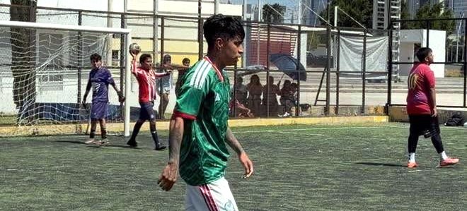 Two amateur footballers, including a former Pachuca youth goalkeeper, were killed when their car smashed into the back of a lorry on the way home from a match in Mexico.