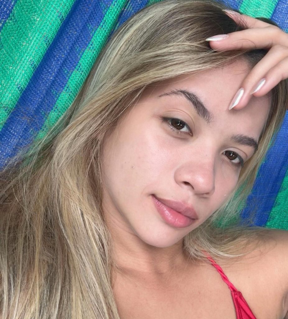 Influencer Evelyn Lima Dantas, 21, was dragged from a house and shot dead in Brazil - a week after being bailed over the murder of a retired police sergeant.