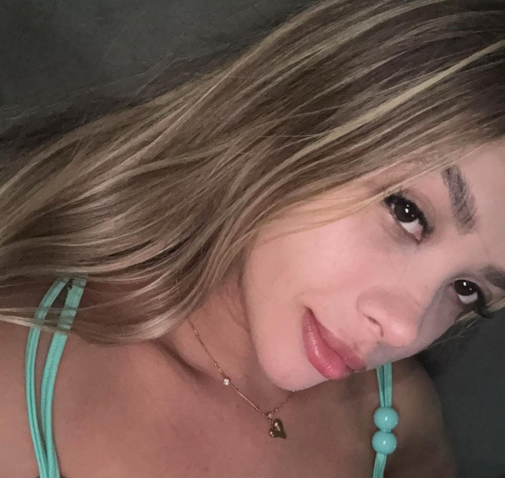 Influencer Evelyn Lima Dantas, 21, was dragged from a house and shot dead in Brazil - a week after being bailed over the murder of a retired police sergeant.