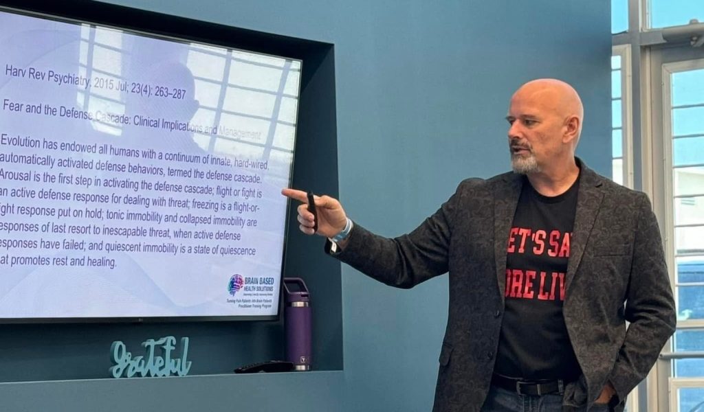 A brain health expert with 30 years' experience reveals five simple jaw and neck stretches he says can reverse tinnitus - and why the ringing is a brain issue, not hearing.