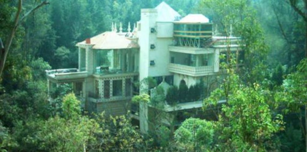Nine teenage ghost hunters had to be rescued from a 65ft-deep ravine in Mexico City after getting lost at night while searching for the legendary Aunt Toña's House.