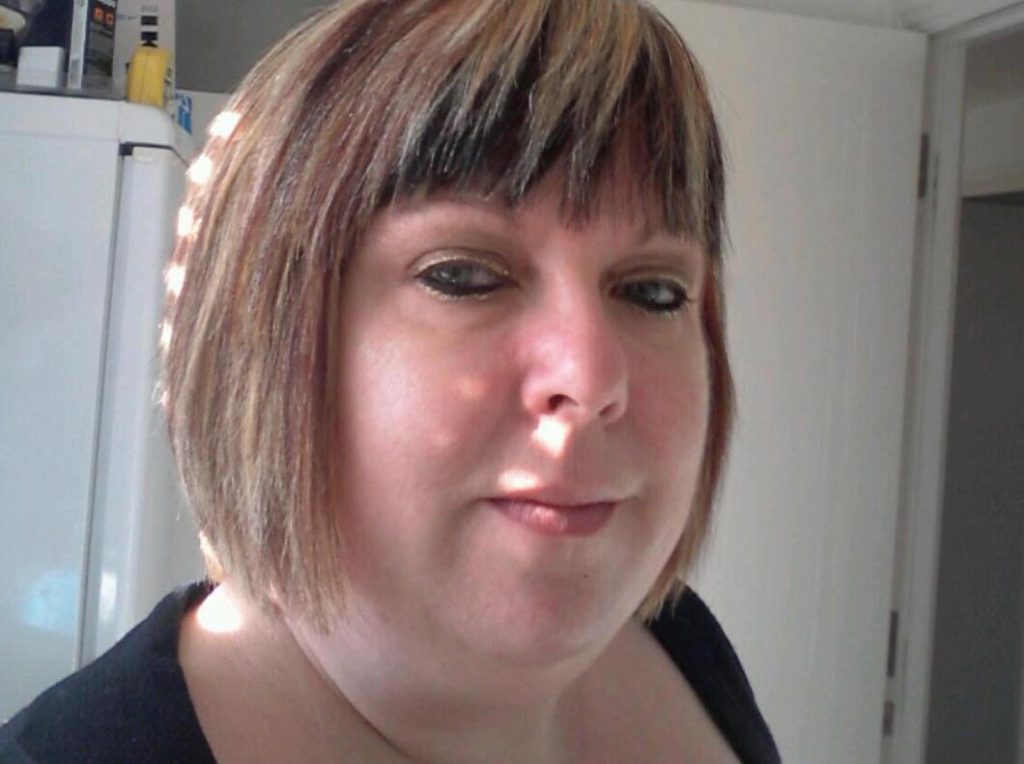 A woman who couldn't breathe and hid at the back of every family photo has shed 16st after quitting cigarettes and grab-and-go snacks costing her £500 a month.