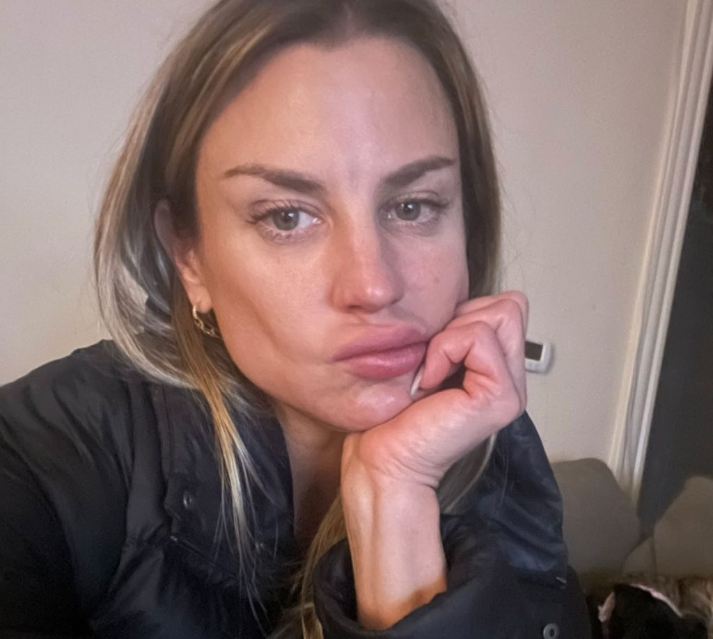 Mum Erin Devine drank three bottles of wine a night and spent £800 a month on booze - now three years sober, she says quitting was the best decision of her life.