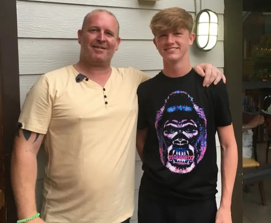Grieving daughter wants booze banned from delivery apps after her alcoholic dad ordered vodka to his door daily for eight months - before dying aged 52.