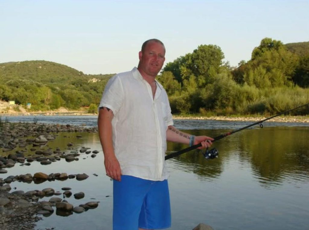 Grieving daughter wants booze banned from delivery apps after her alcoholic dad ordered vodka to his door daily for eight months - before dying aged 52.