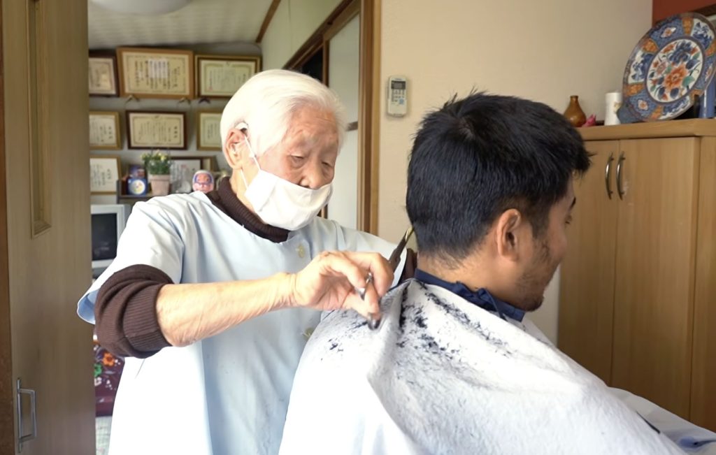The world's oldest active barber has died at 109 after seven decades behind the chair - her secret to a long life was to avoid malice and live honestly.