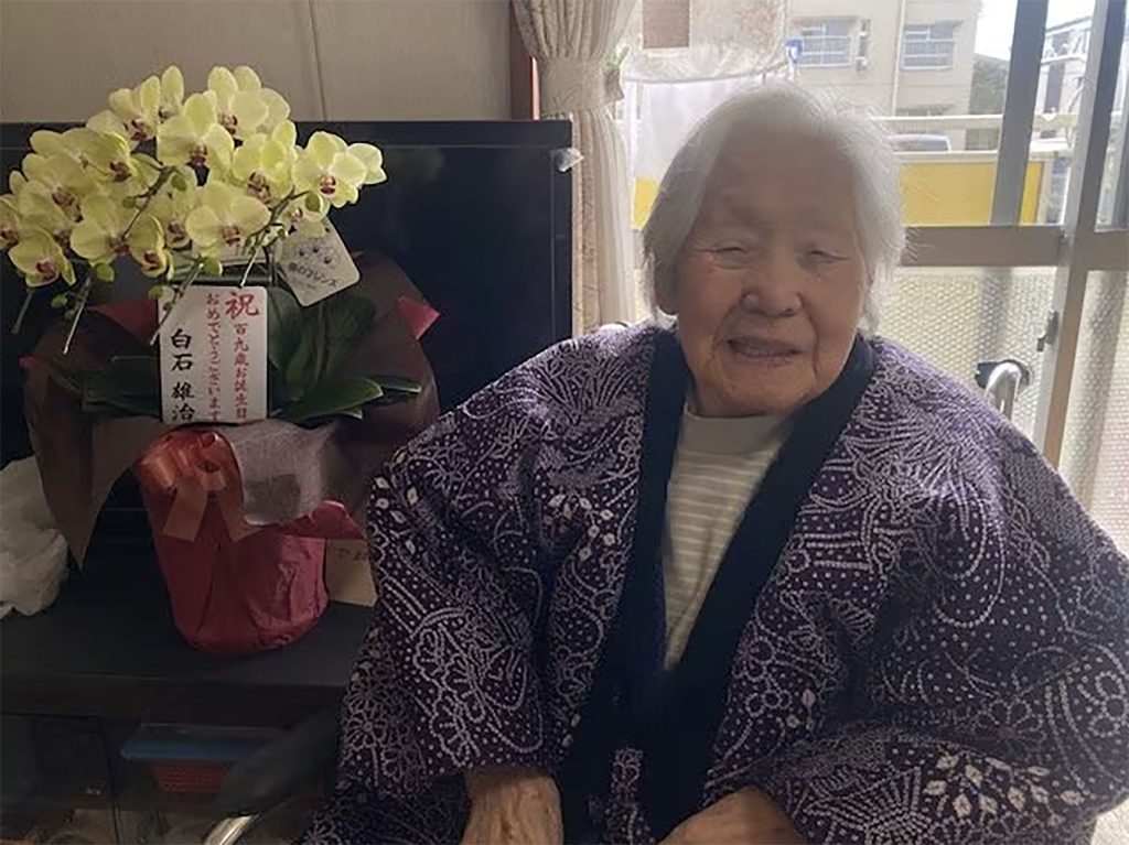 The world's oldest active barber has died at 109 after seven decades behind the chair - her secret to a long life was to avoid malice and live honestly.