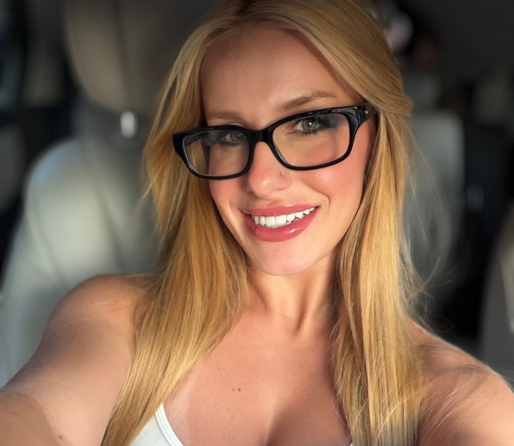 A Brazilian influencer's £3,000 belly button piercing went down the loo - and calling a plumber to fish it out only left her another £300 out of pocket.