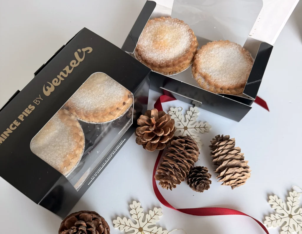 Christmas dinner hits the meal deal as Wenzel’s launches a £5.95 Pigs in Blanket Hot Baguette, plus a festive new Almond Mince Pie and Gingerbread Latte from 5th November.
