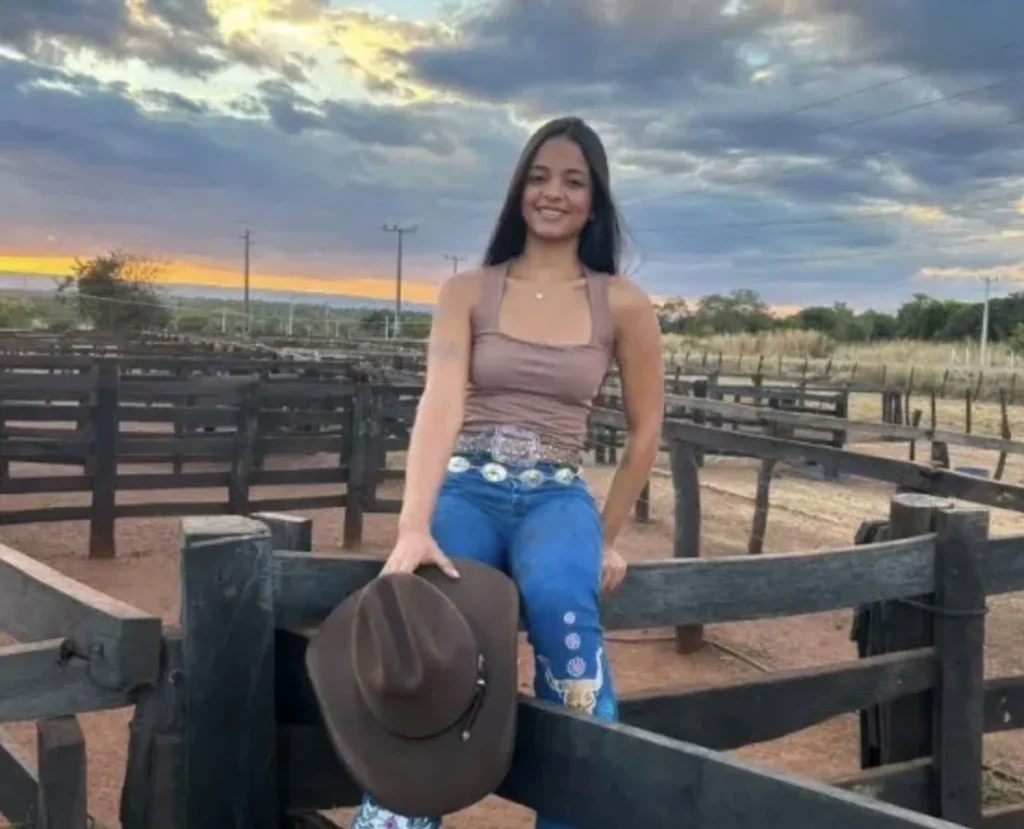 Beauty queen Ana Beatriz Araújo Ferreira, 22, dies after being struck by lightning while combing her niece's hair during a family lunch in Brazil.