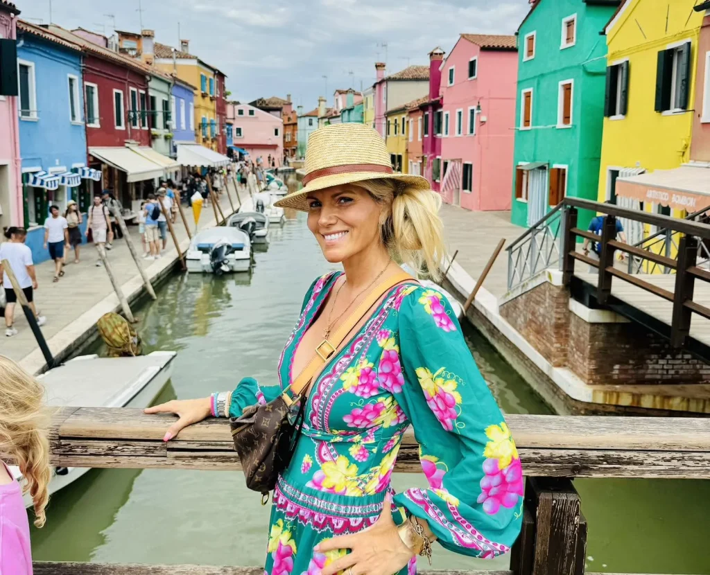 Brit fraudster Jody Pearson who conned pensioners out of millions is finally behind bars in Spain after losing her appeals. She faces 3.5 years in prison.