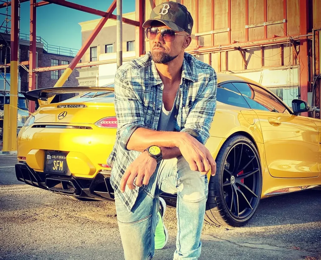Criminal Minds actor Shemar Moore underwent three surgeries to fix his feet after hiding them on beaches due to bunion insecurities. He's now a 'foot model'.